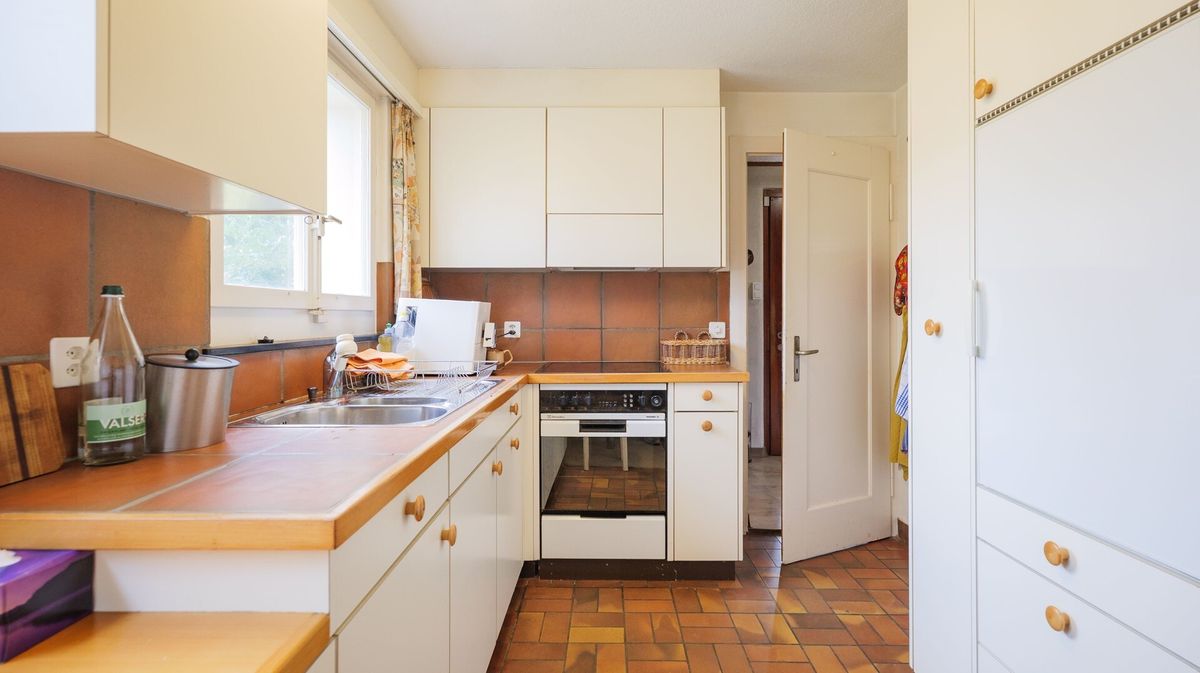 Freistehendes 5.5-Zimmer-Haus mit charmantem Garten und viel Potenzial - 2