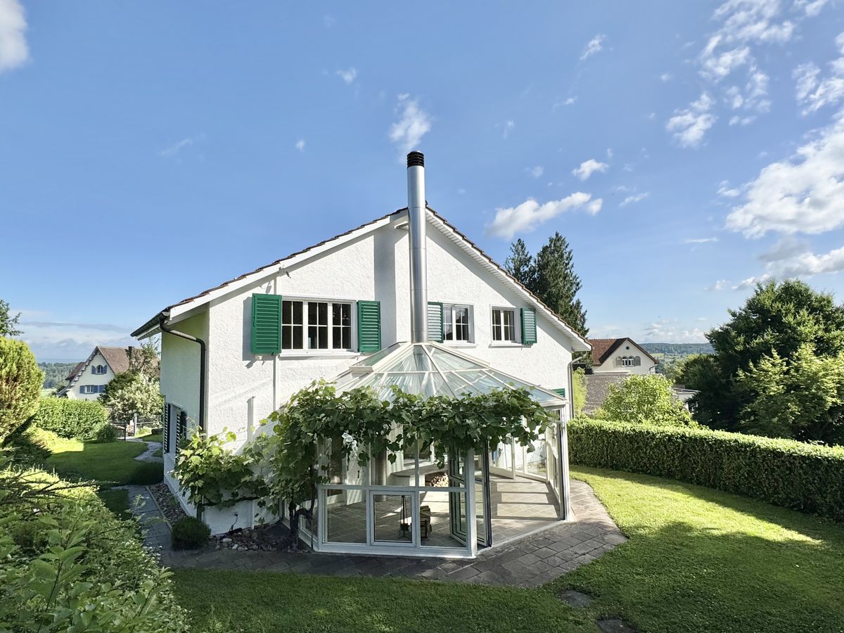 Freistehendes Einfamilienhaus mit traumhaftem Garten, bevorzugte Lage - 0