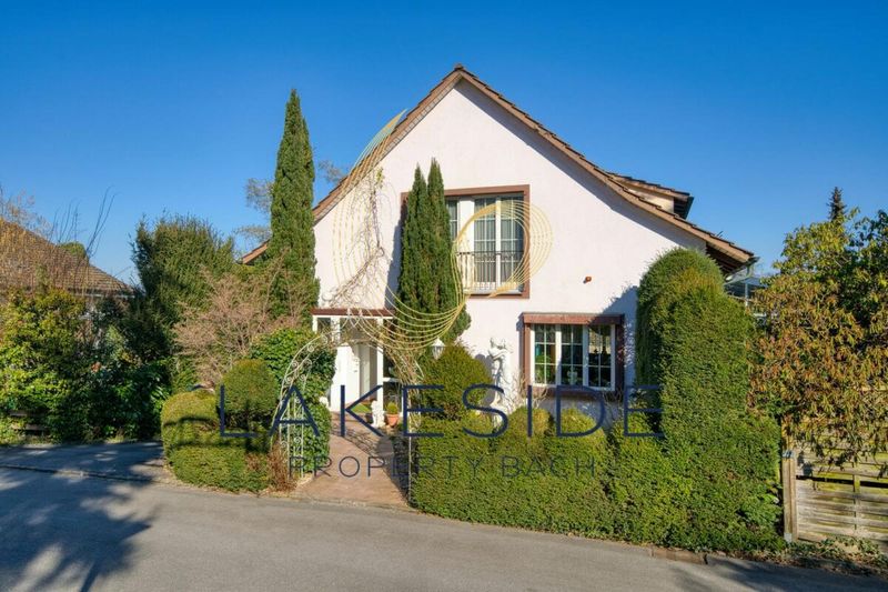 Unique gem with dream garden in a sought-after location - 1