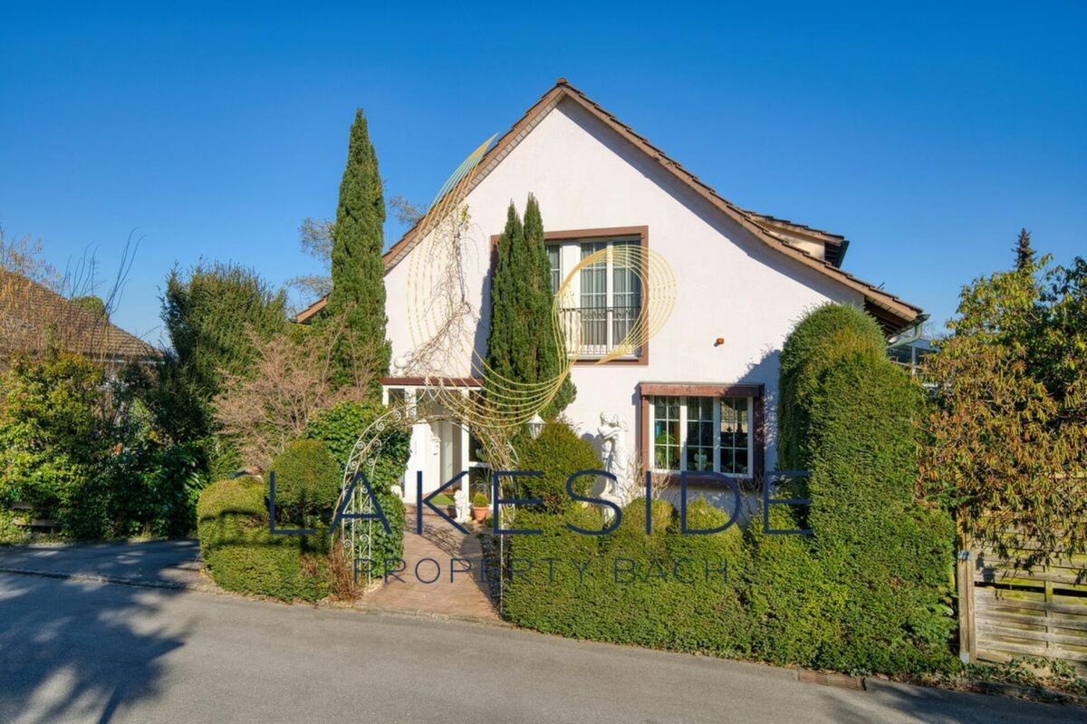 Unique gem with dream garden in a sought-after location - 0