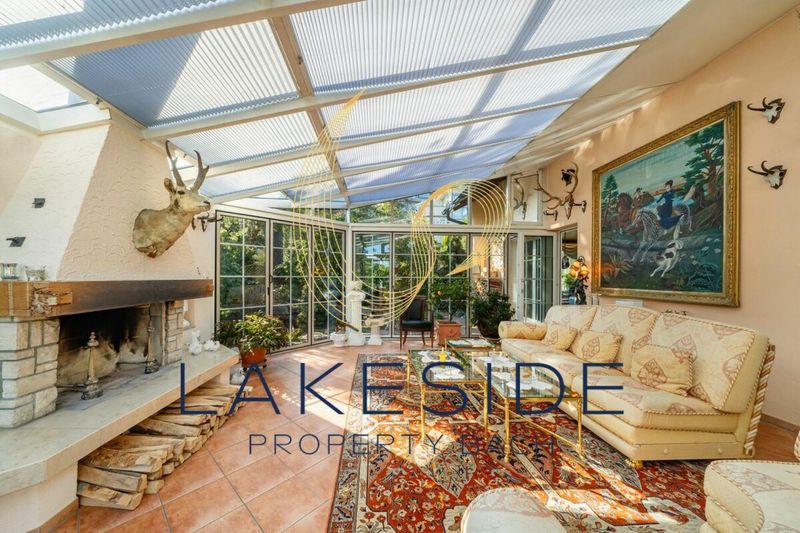 Unique gem with dream garden in a sought-after location - 3