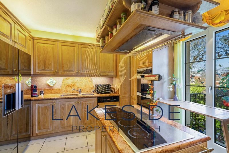 Unique gem with dream garden in a sought-after location - 4