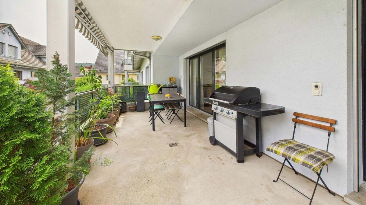 Grosszügige 4.5-Zimmer-Wohnung mit Balkon und flexibler Raumaufteilung - 1