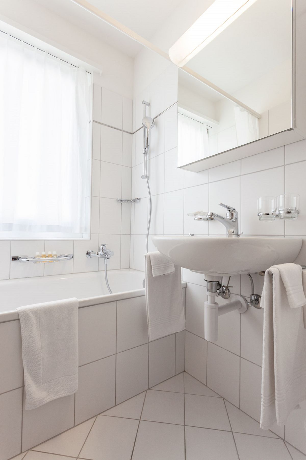 1 Room Serviced Apartment Seefeld - 4