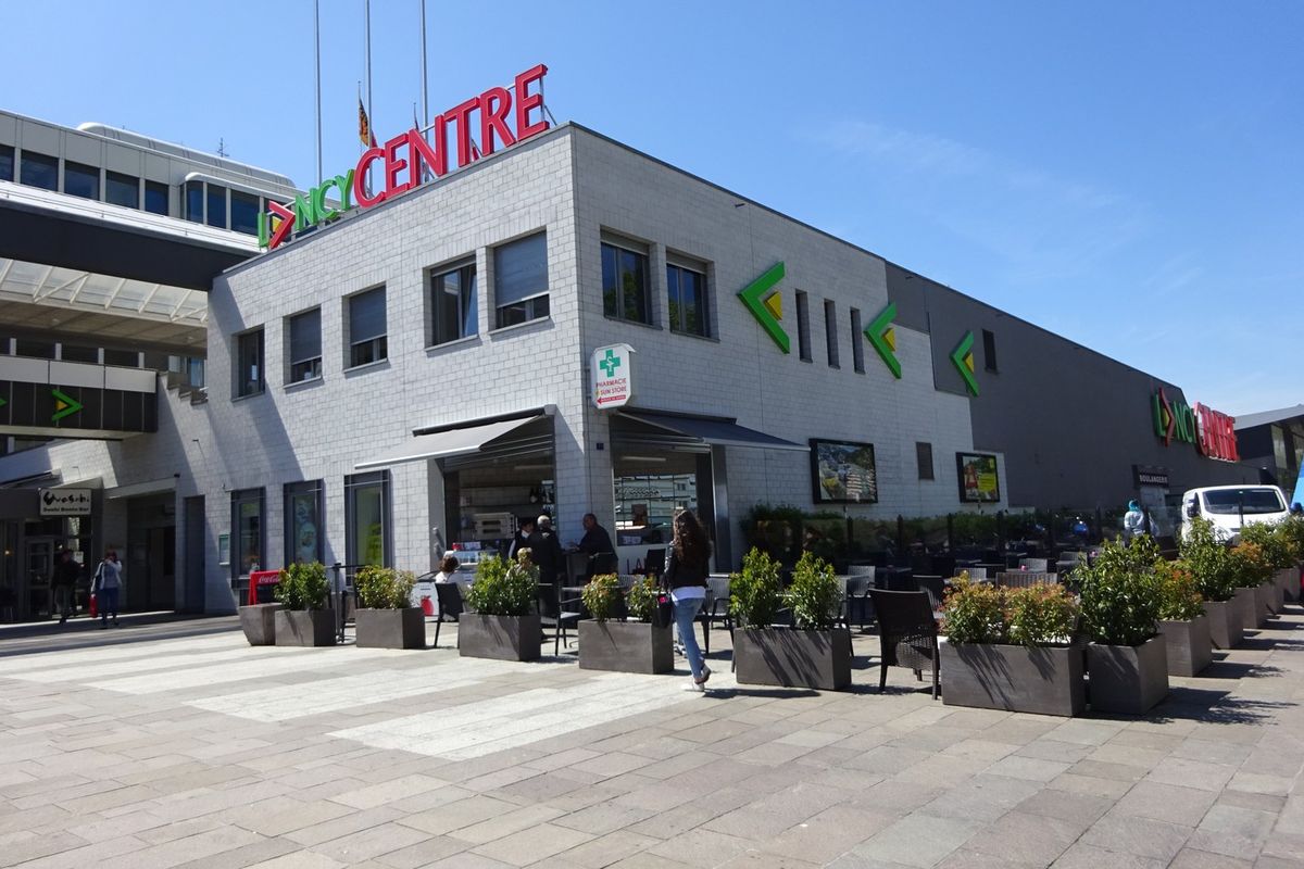 surface de 166 m2 dans le centre commercial Lancy Centre - 0