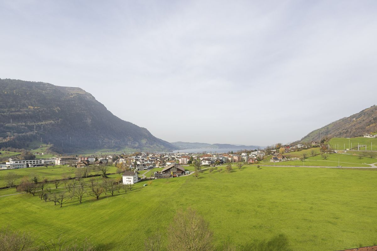 Traumsicht auf See und Berge an zentraler und ruhiger Lage - 1