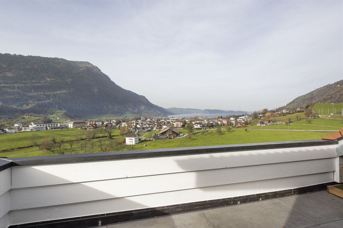 Traumsicht auf See und Berge an zentraler und ruhiger Lage - 2