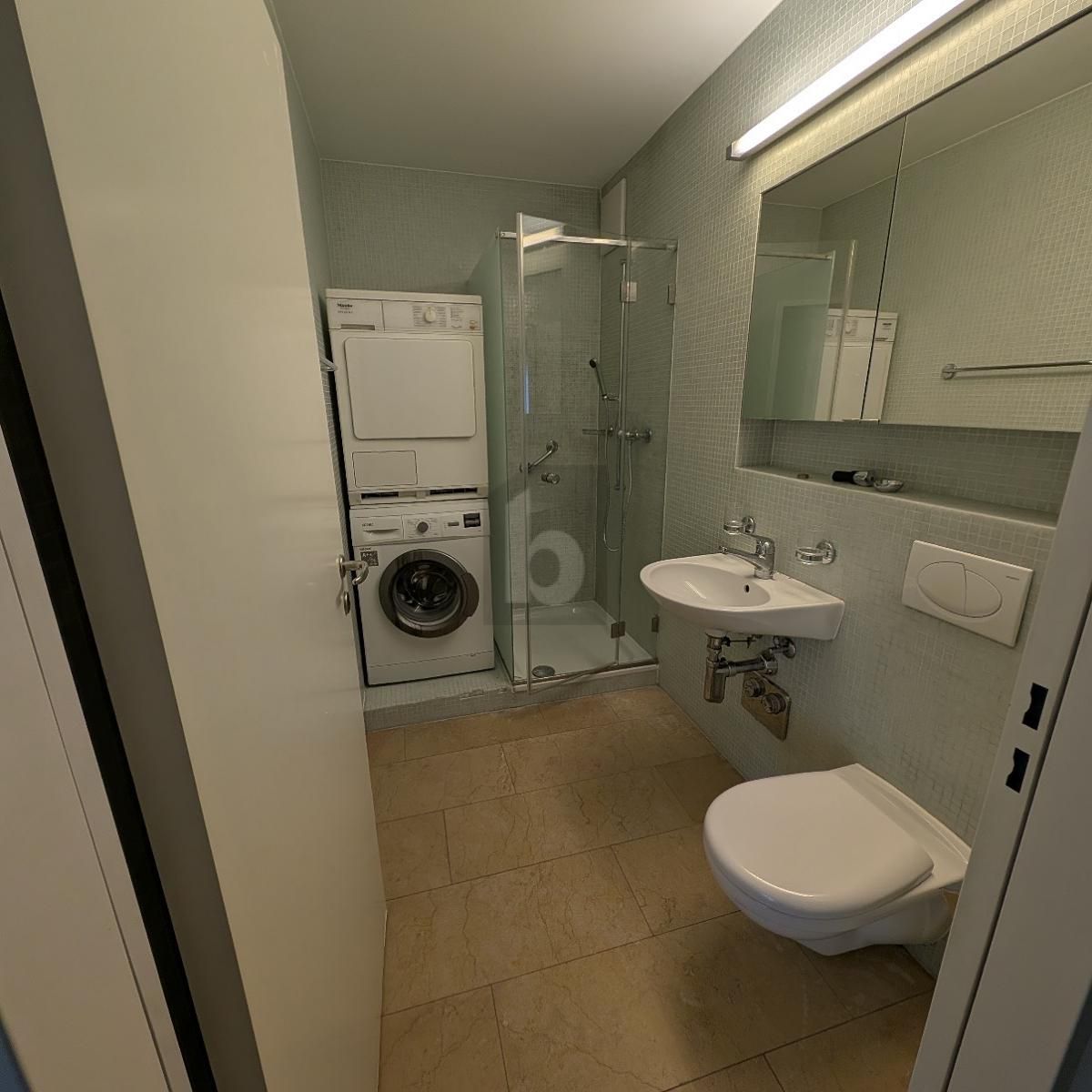 ZENTRALE UND RUHIGE LAGE MIT TOP-ANBINDUNG - 3