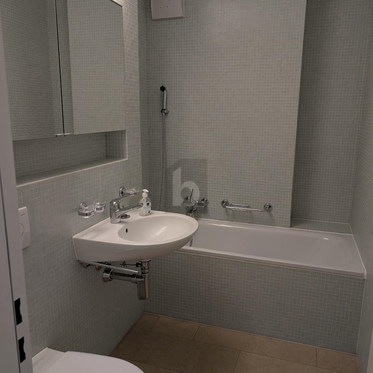 ZENTRALE UND RUHIGE LAGE MIT TOP-ANBINDUNG - 4