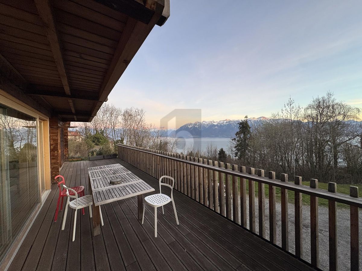 RÉNOVÉ, SUPERBE VUE SUR LAC AU COEUR DU LAVAUX - 2