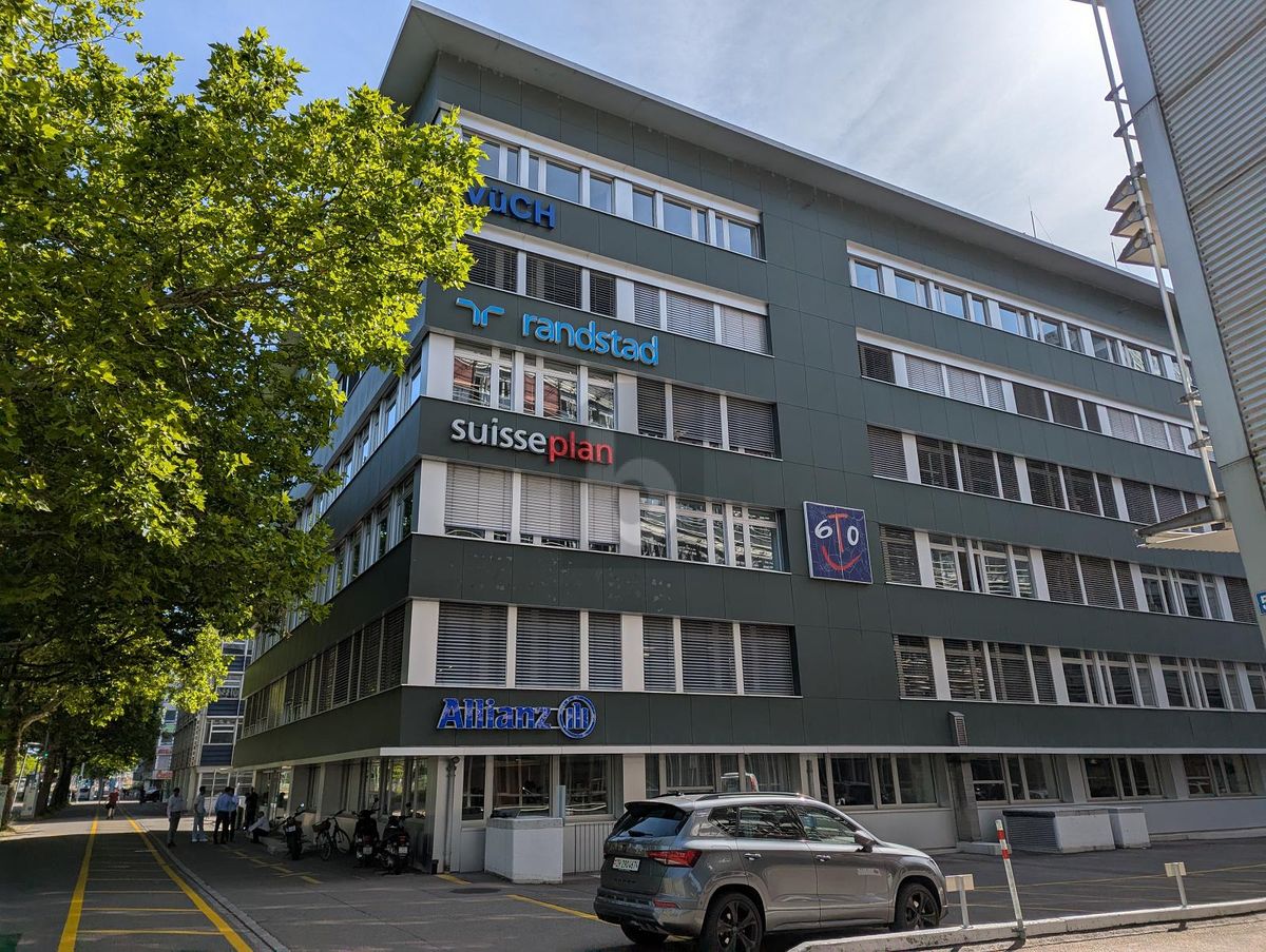 FLEXIBEL MIT EMPFANG, TERRASSE UND WARENLIFT - 0