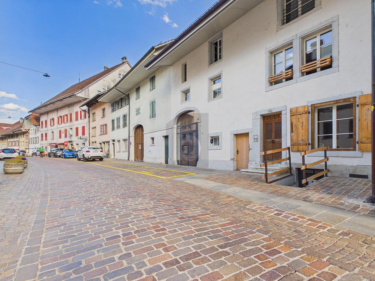 IM STÄDTLI AUF ZWEI ETAGEN - 0
