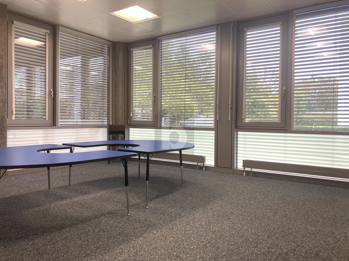 BUREAU IDÉAL POUR ENTREPRISES, ÉCOLES OU CABINETS - 1