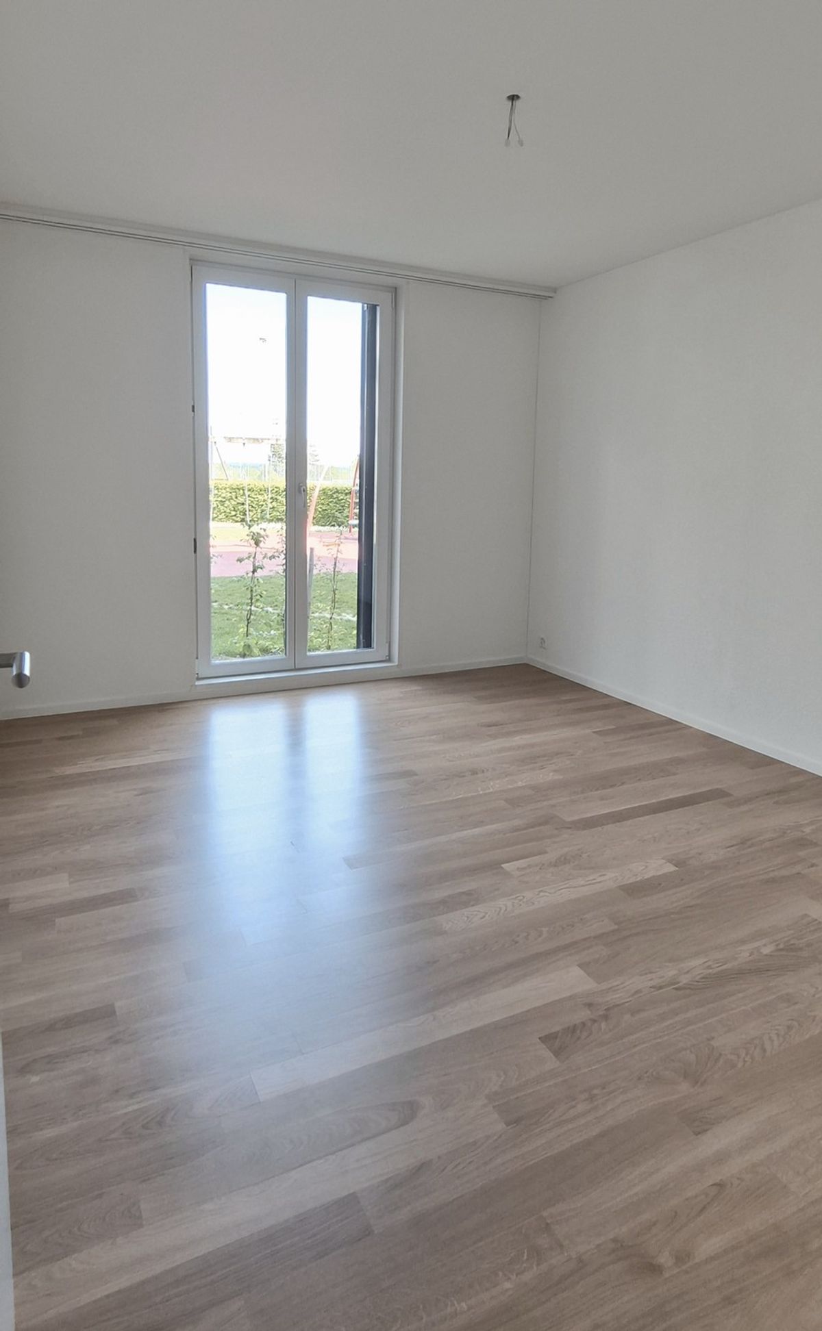 Moderne 3.5-Zimmer-Wohnung mit Mietgarten und Holzterrasse in Zürich-Schwamendingen - 4
