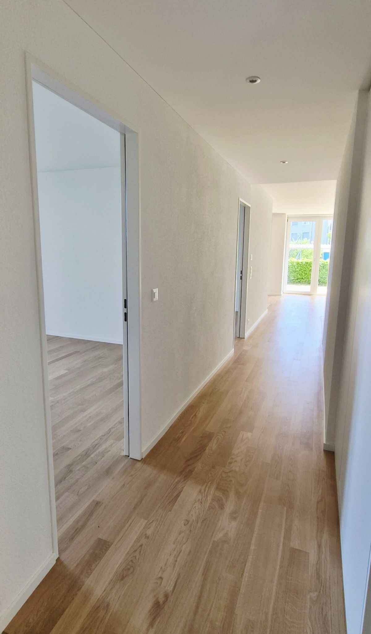 Moderne 3.5-Zimmer-Wohnung mit Mietgarten und Holzterrasse in Zürich-Schwamendingen - 5