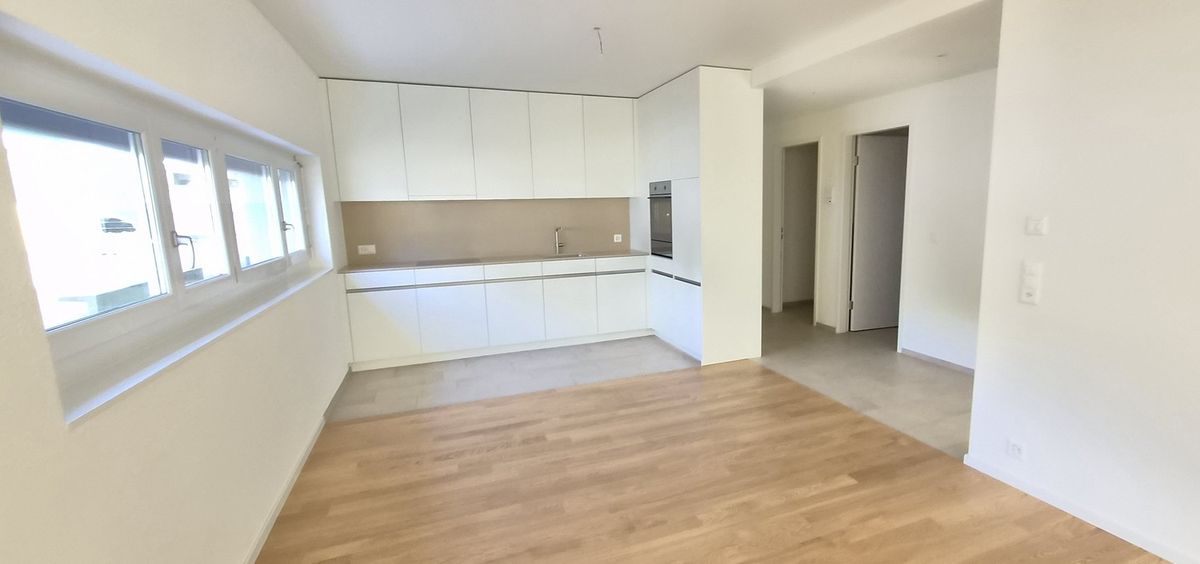 Moderne 2.5-Zimmer-Wohnung mit Mietgarten und Holzterrasse in Zürich-Schwamendingen zu vermieten! - 1