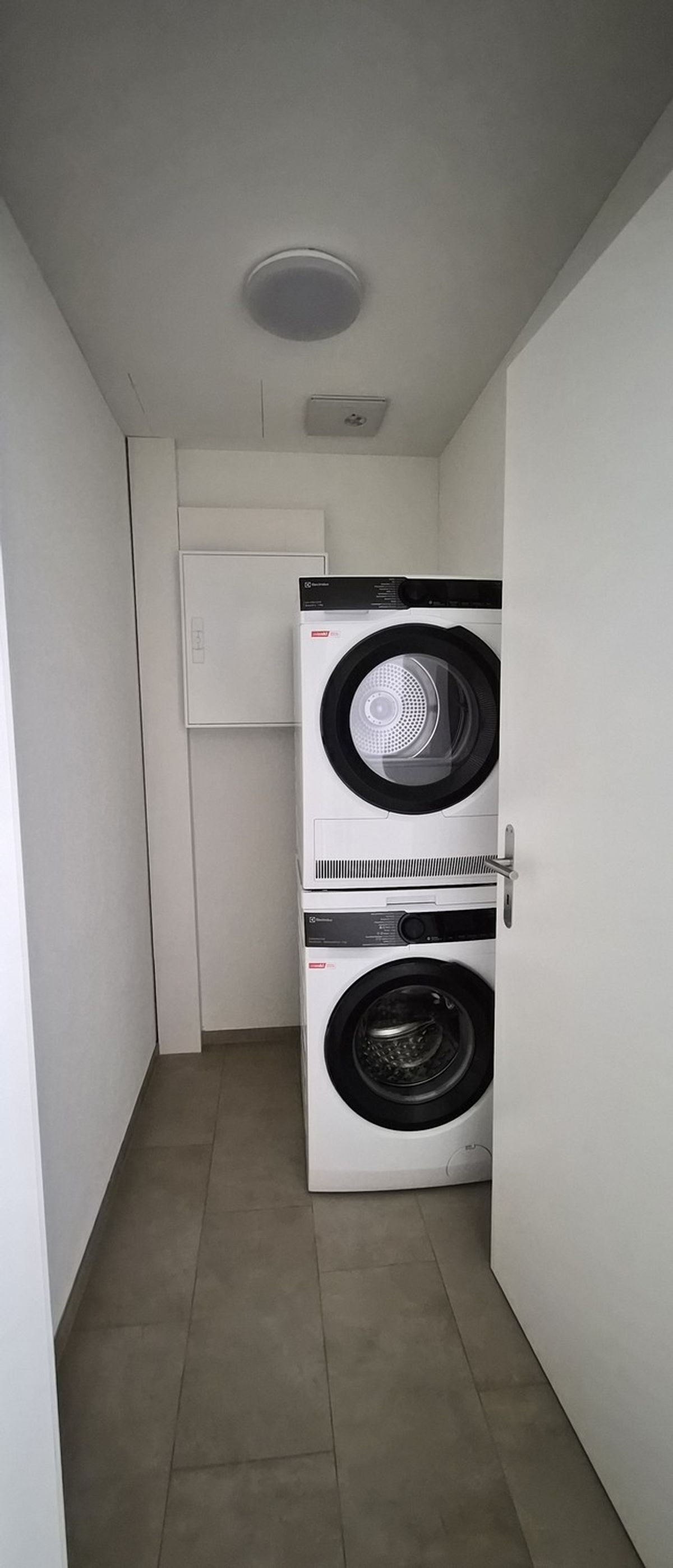 Moderne 2.5-Zimmer-Wohnung mit Mietgarten und Holzterrasse in Zürich-Schwamendingen zu vermieten! - 5