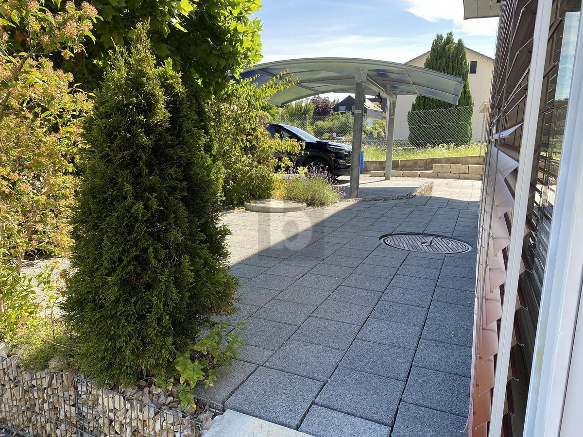 FAMILIENFREUNDLICH MIT VIEL PLATZ UND WINTERGARTEN - 0