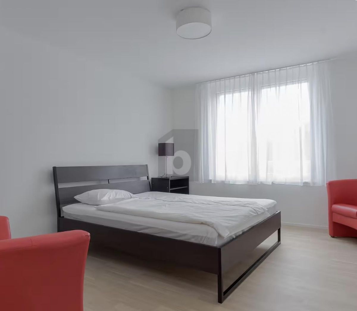 MÖBLIERT AN ZENTRALER LAGE - 2