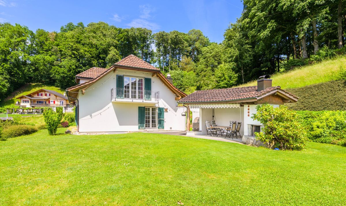 Grosszügiges Einfamilienhaus mit Weitblick und traumhaftem Garten - 1