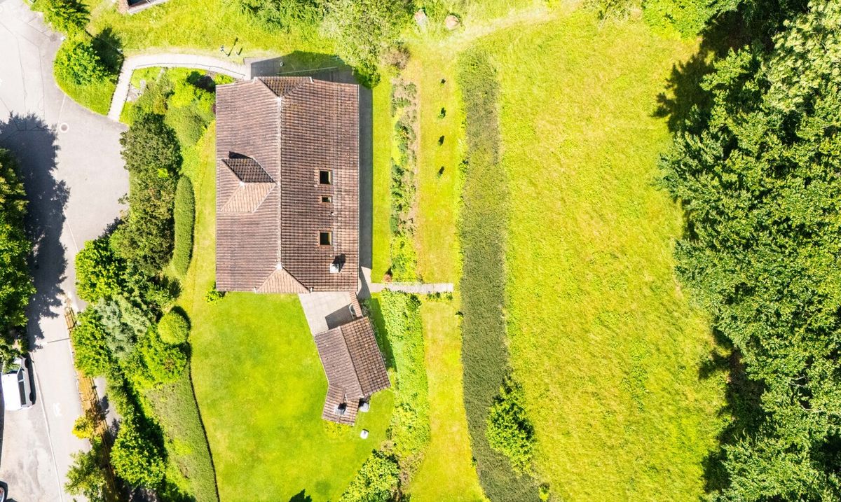 Grosszügiges Einfamilienhaus mit Weitblick und traumhaftem Garten - 2
