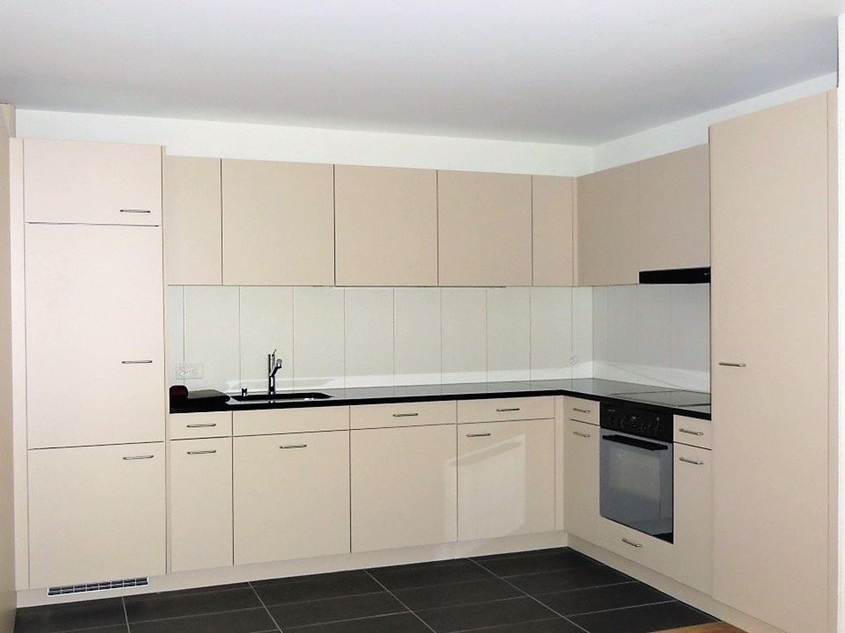 Sonnige 2.5 Zimmer-Wohnung zu vermieten - 3
