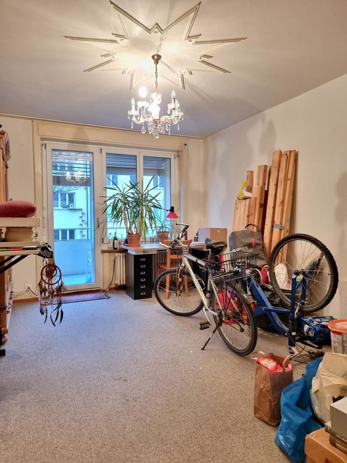 Charmante 2.5-Zimmer-Wohnung mit Balkon an zentraler Lage - 1