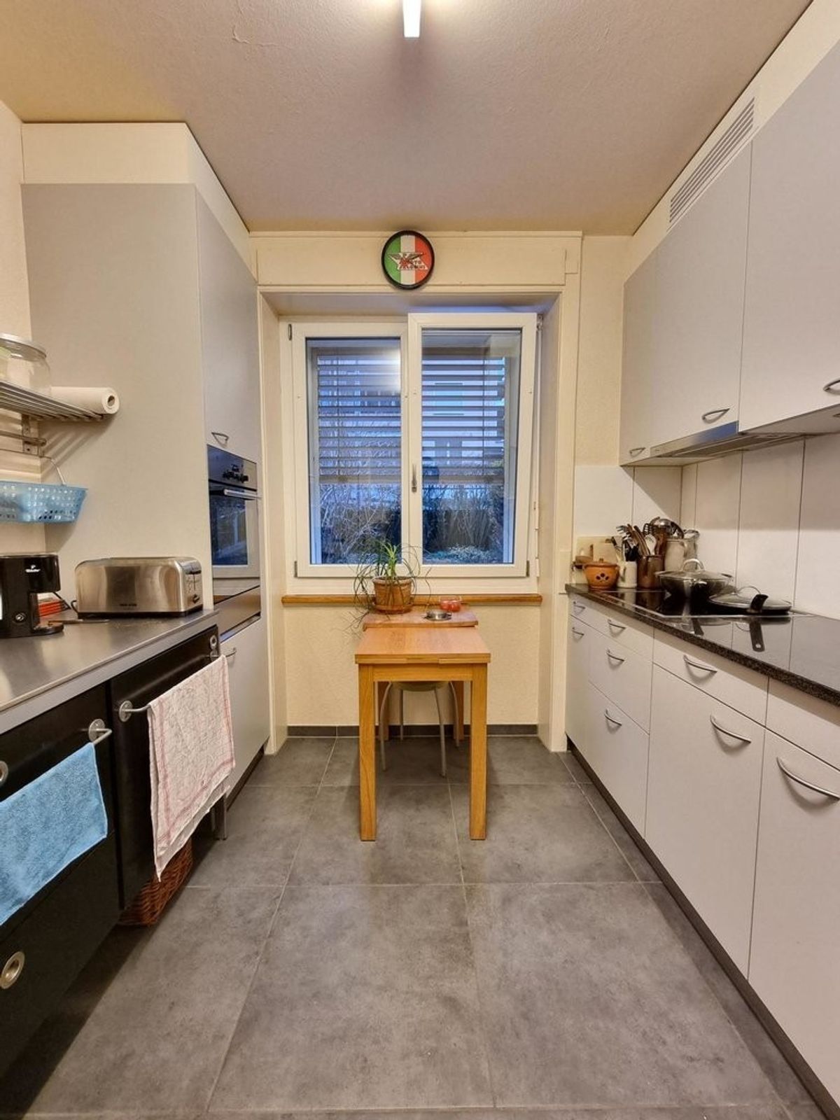 Charmante 2.5-Zimmer-Wohnung mit Balkon an zentraler Lage - 4