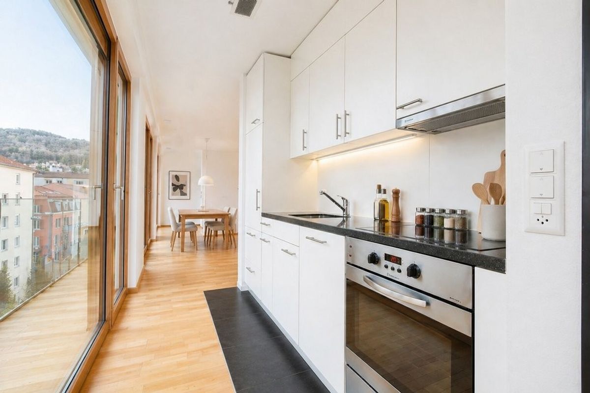 Grosszügiges Wohnen an zentraler Lage mit zusätzlichem Zimmer - 3