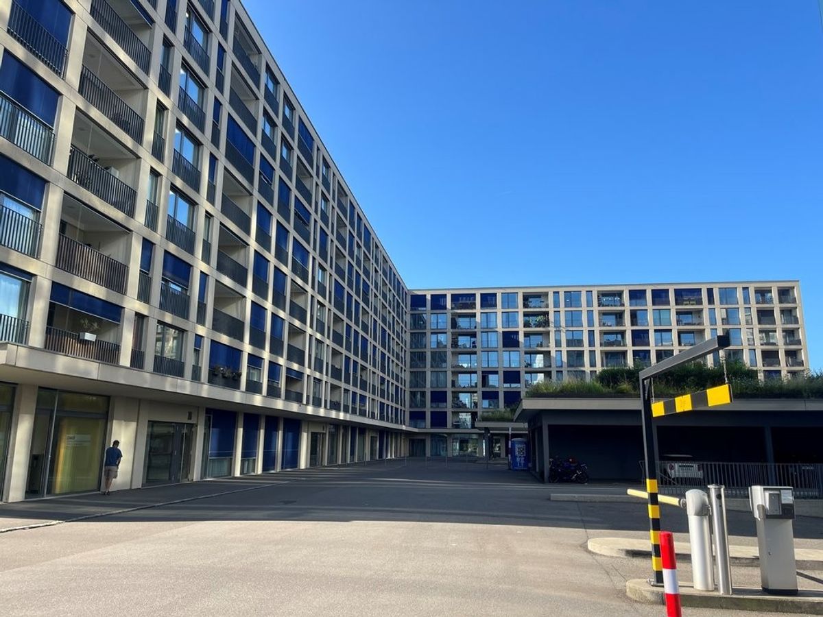Grosszügiger Doppelstellplatz in gepflegter Anlage zu vermieten - 0