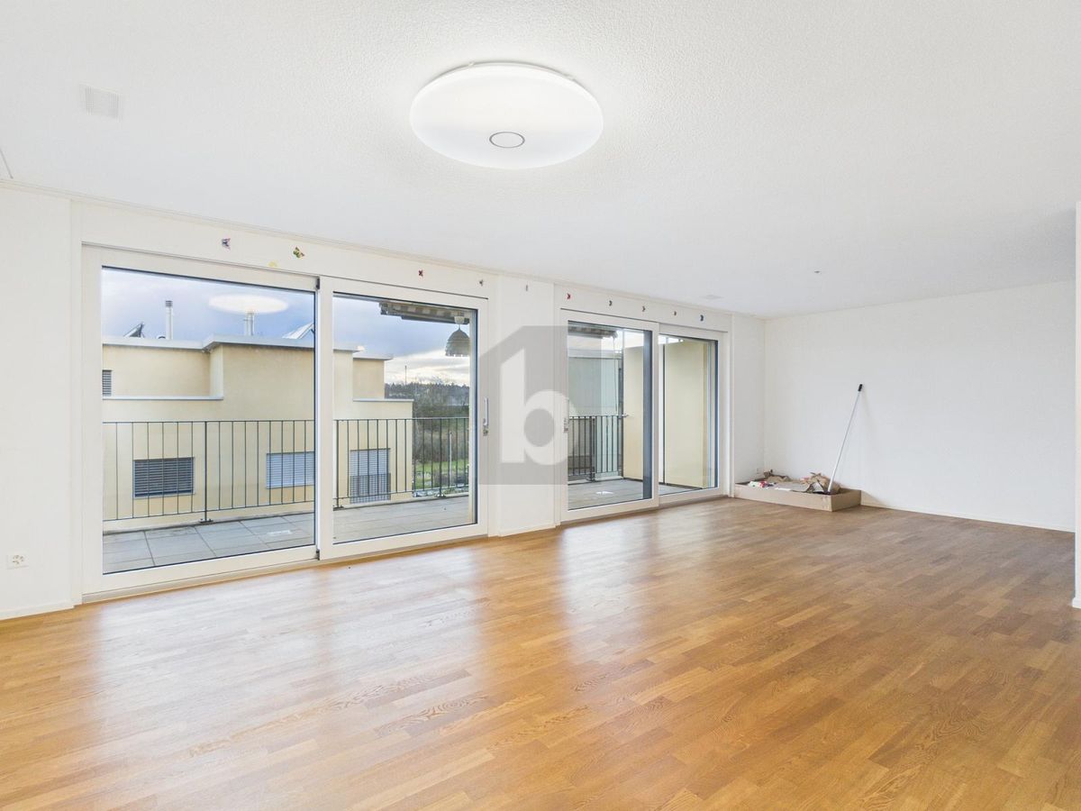 GROSSZÜGIGE TERRASSE MIT BLICK INS GRÜNE - 4