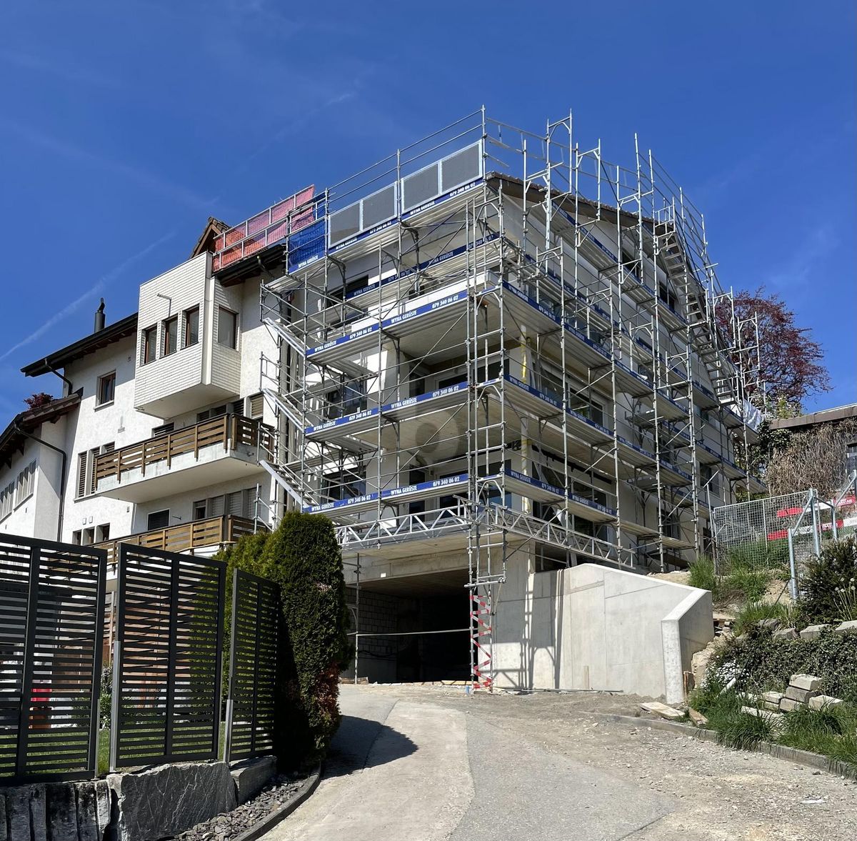 MIT WEITBLICK UND EIGENEM WASCHTURM - 1