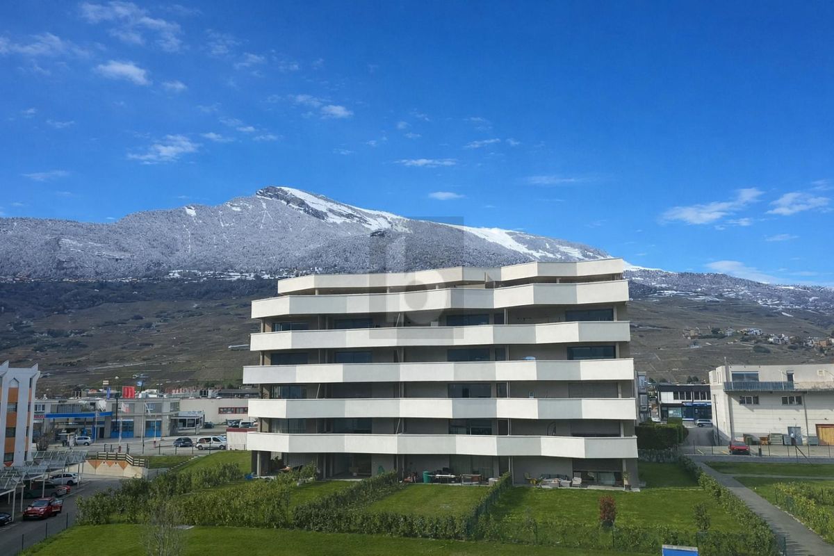 LUMINEUX AVEC VUE SUR LES MONTAGNES - 0