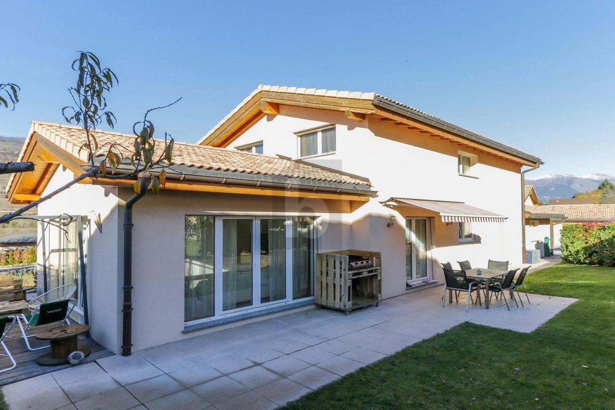 MODERNE, LUMINEUX, VUE MONTAGNES AVEC JACUZZI - 0