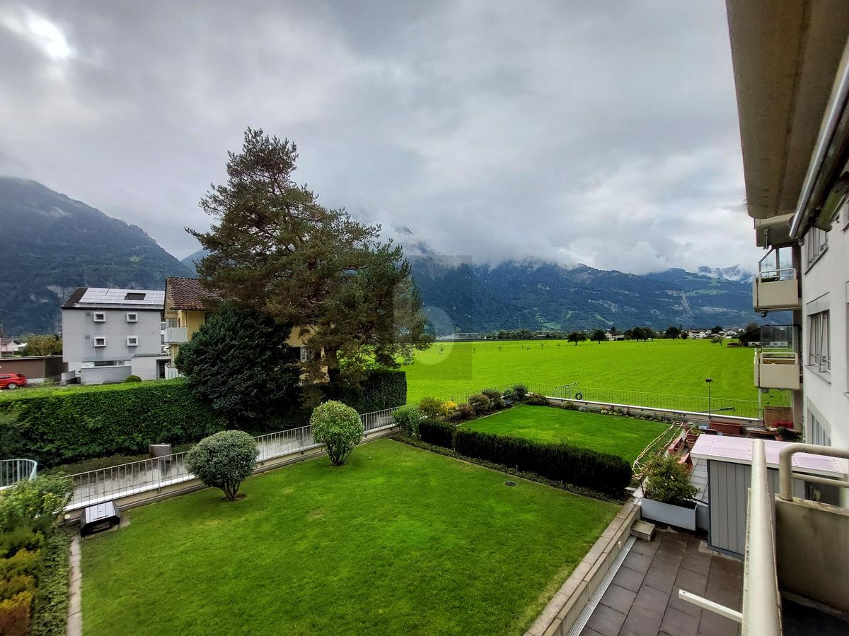 HELL UND FREUNDLICH MIT BERG-PANORAMA - 0