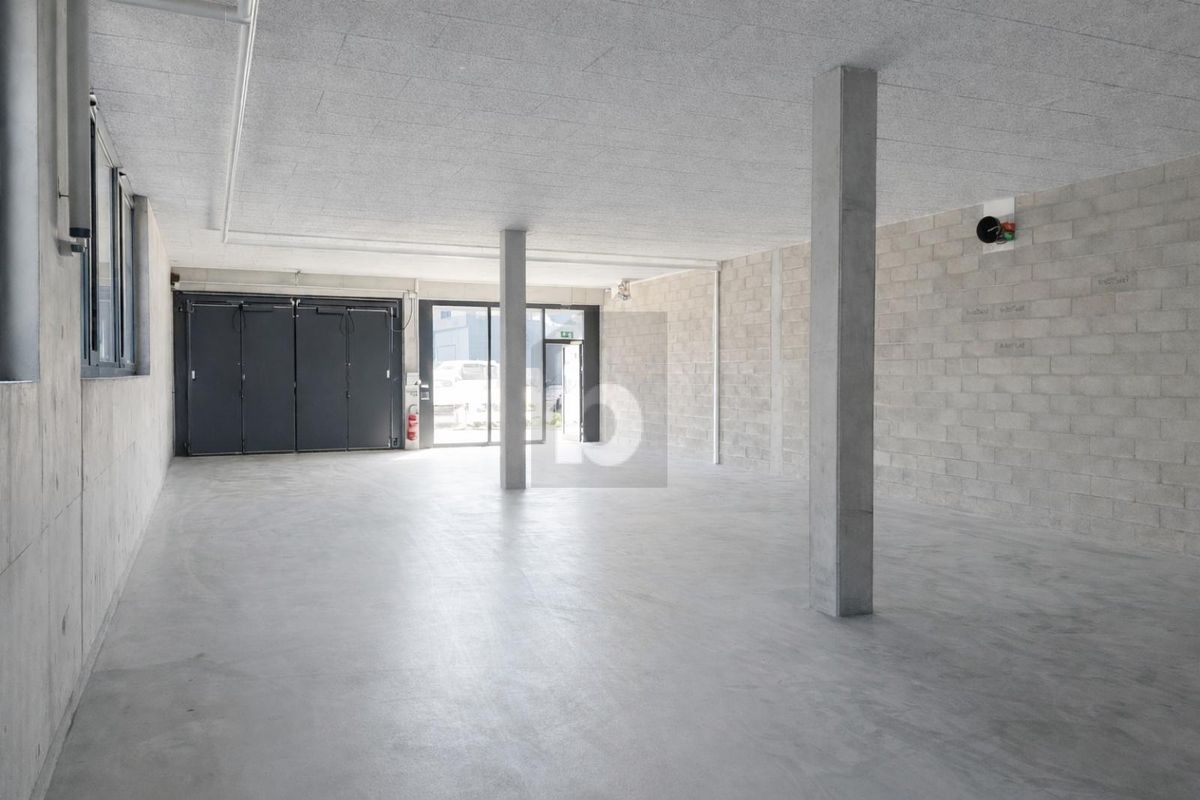 ATELIER BRUT ET SPACIEUX AVEC FORT POTENTIEL - 4