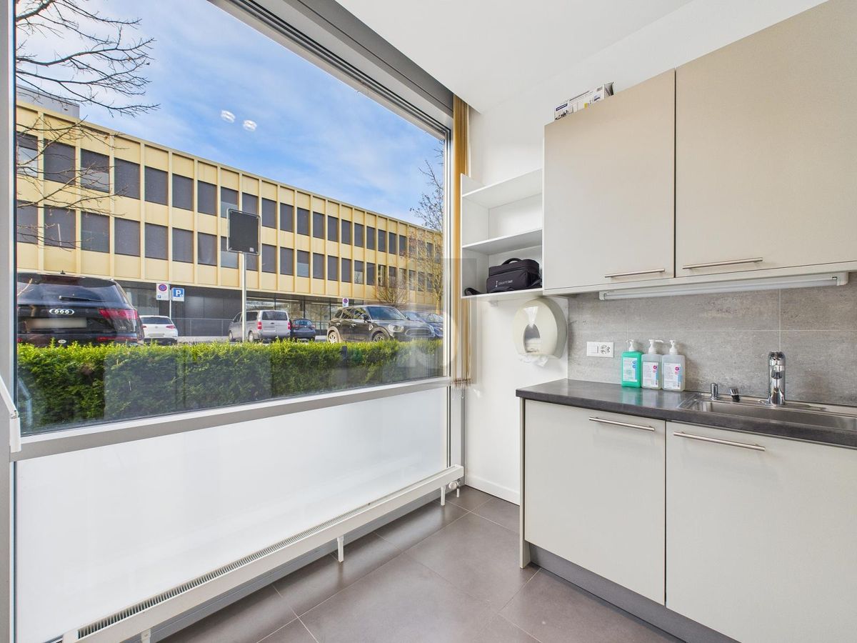 CABINET & BUREAU - SOUS-LOCATION POSSIBLE - 3