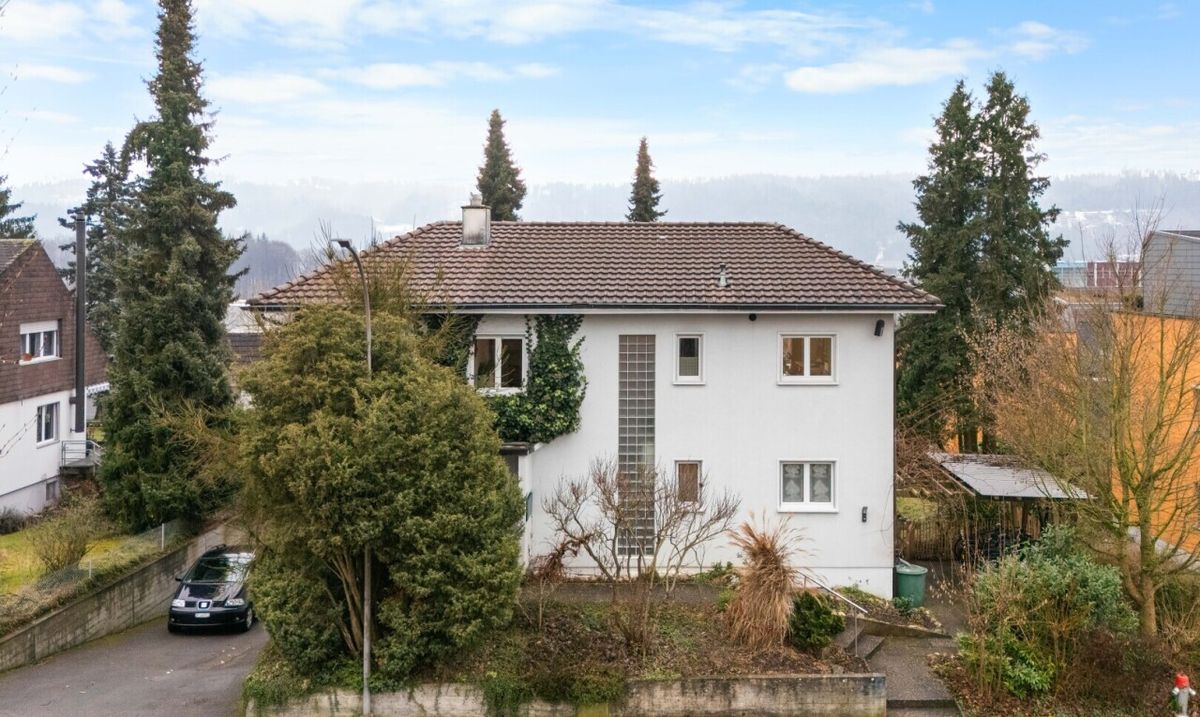 Grosses Einfamilienhaus mit Einliegerwohnung und Gartenparadies - 1