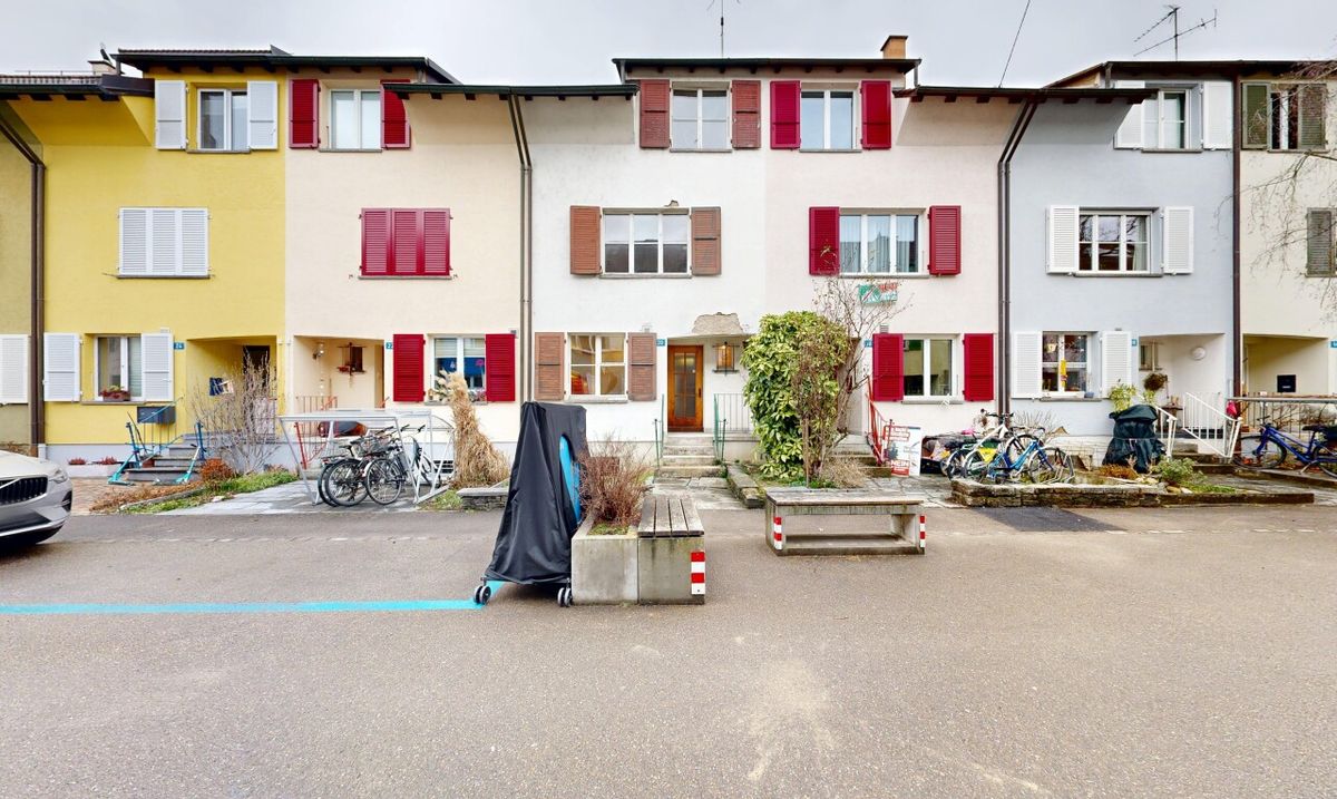 Reihenhaus mit Garten an begehrter Basler Lage - 1