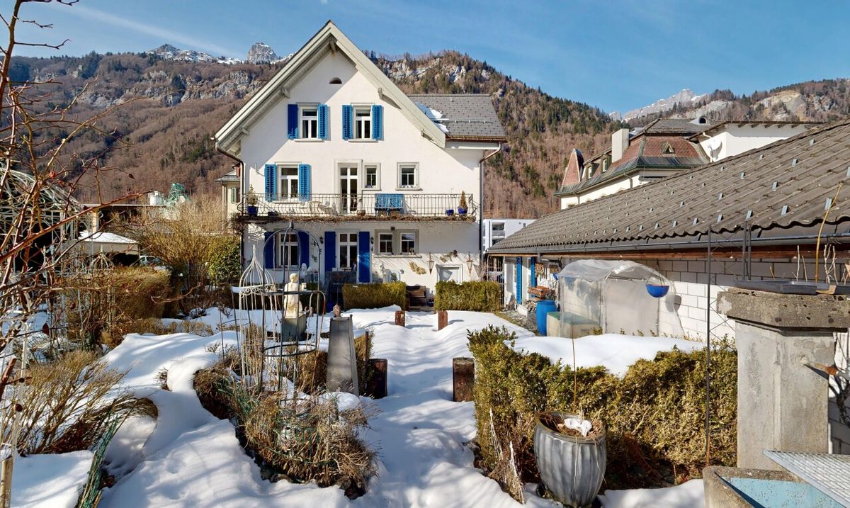 7.5 Zimmer Einfamilienhaus mit Garten und Bergblick - 2