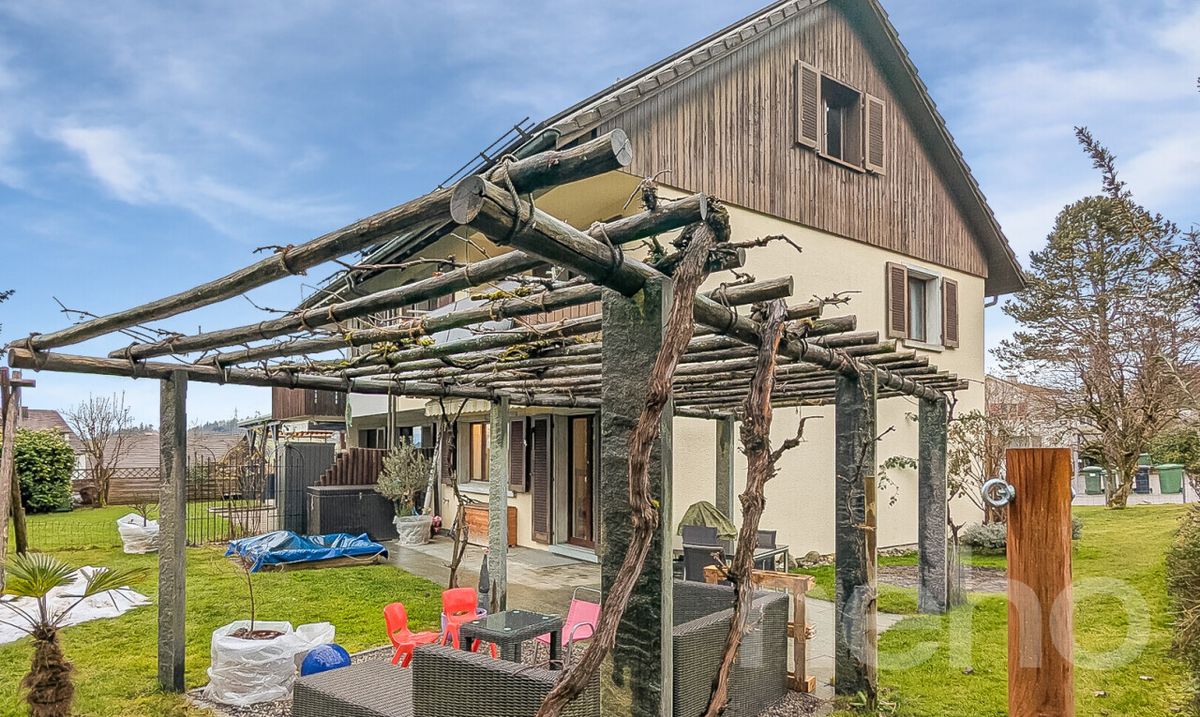 Modernisiertes DEFH mit PV-Anlage, Wärmepumpe und Pergola - 0