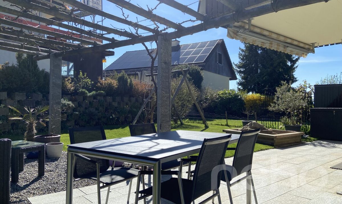 Modernisiertes DEFH mit PV-Anlage, Wärmepumpe und Pergola - 2