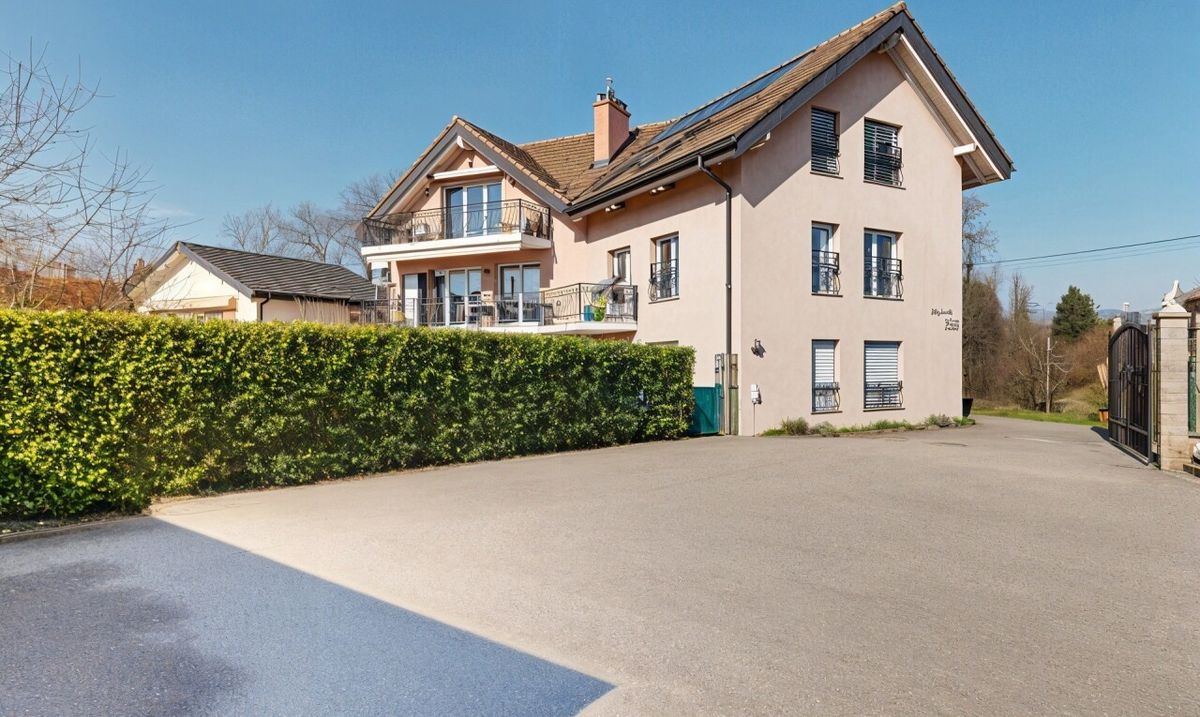 Grosszügige Familienwohnung mit Balkonen und Garten in St-Prex - 0