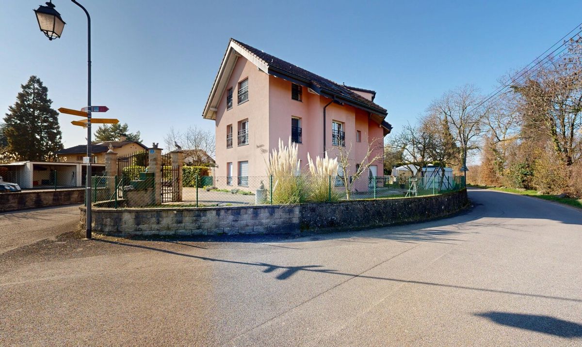 Grosszügige Familienwohnung mit Balkonen und Garten in St-Prex - 1