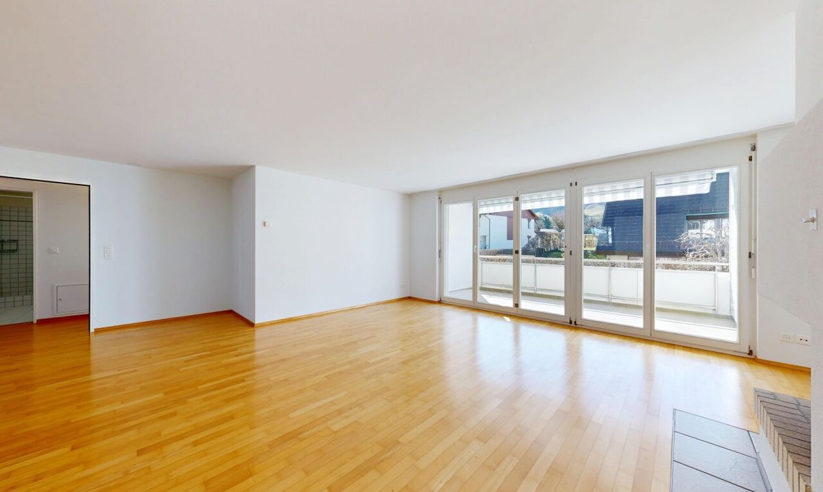 Helle und grosszügige 4.5-Zimmer-Wohnung in ruhiger Wohnlage - 0