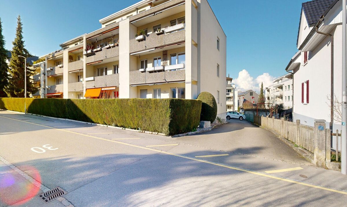 Helle 4.5- Zimmer Wohnung mit Lift und Balkon - 0