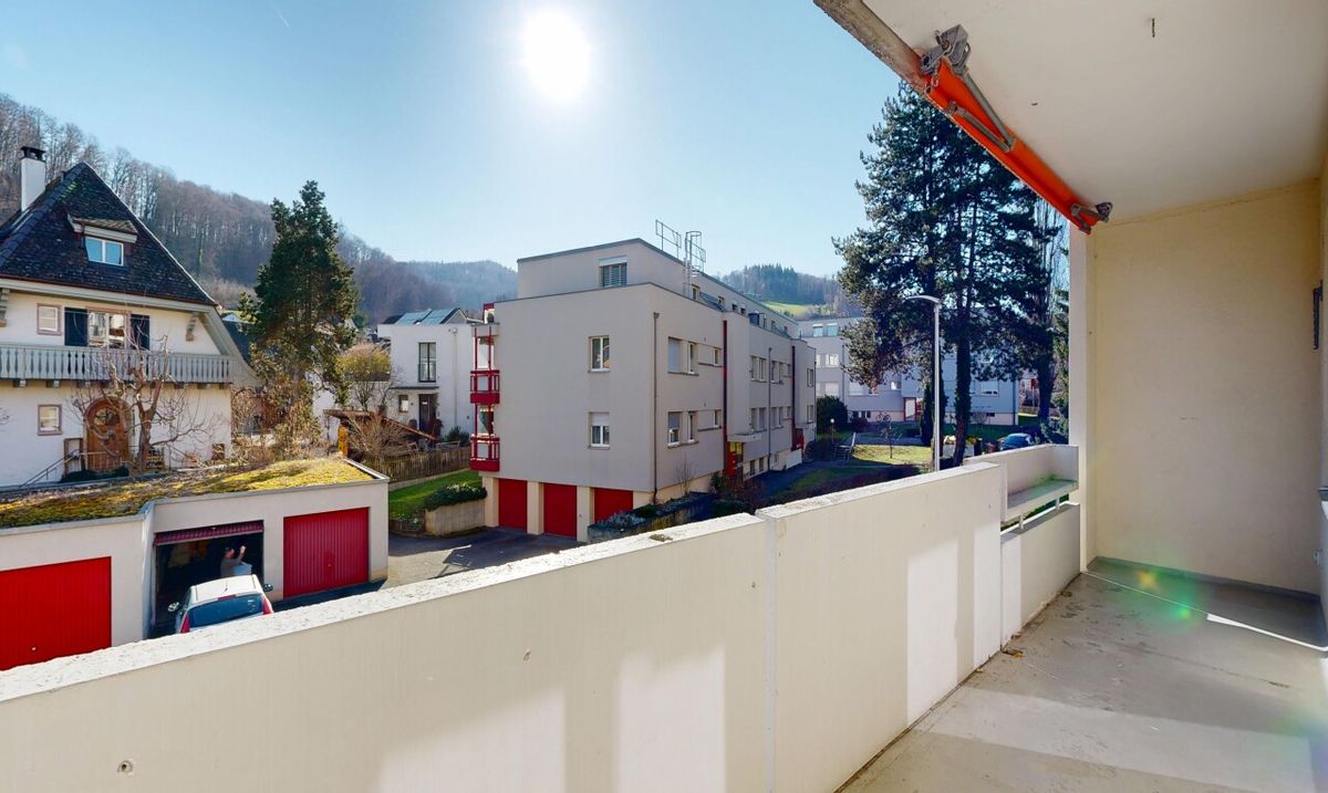 Helle 4.5- Zimmer Wohnung mit Lift und Balkon - 2