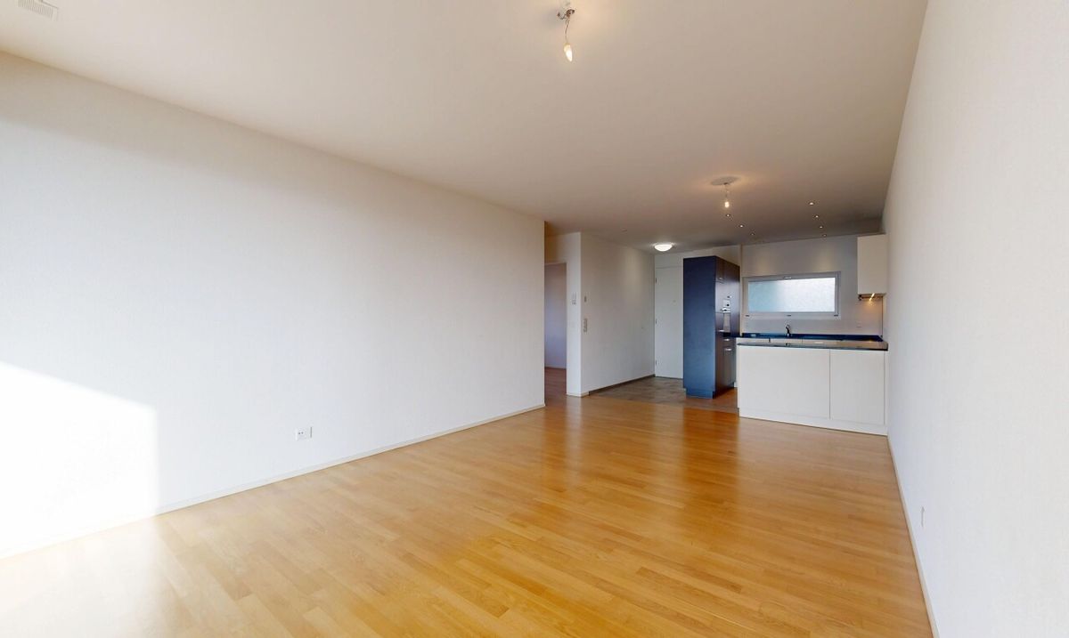 Moderne 3.5-Zi.-Wohnung mit grossem Balkon und Option auf 2. Parkplatz - 2