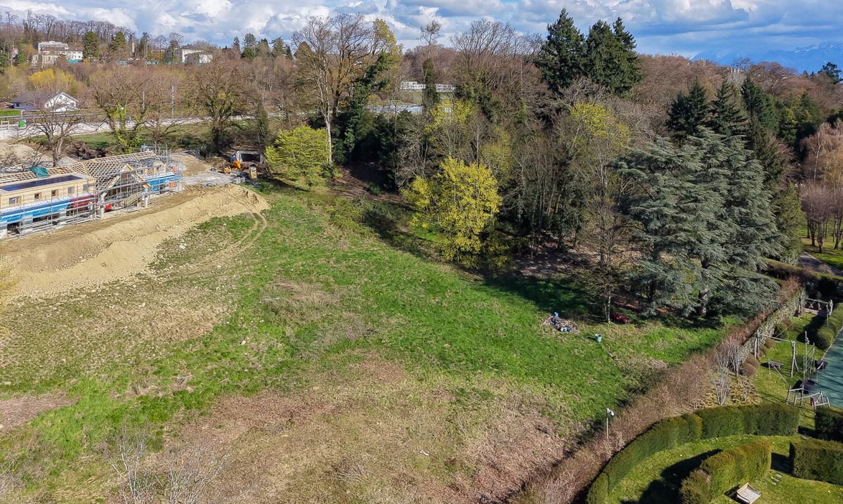 EINZIGARTIGES GRUNDSTÜCK AM WALDRAND NAHE LAUSANNE - 0