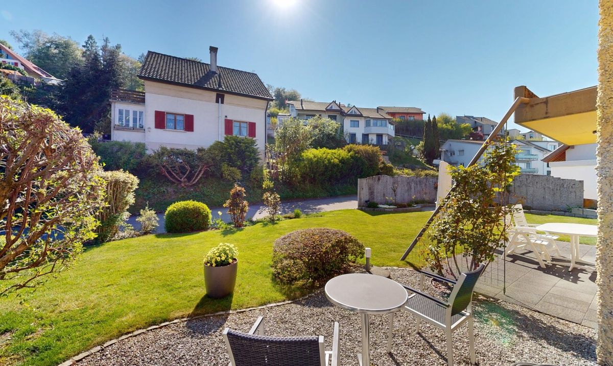 Haus mit einzigartiger Architektur und grossem Gartenparadies - 1